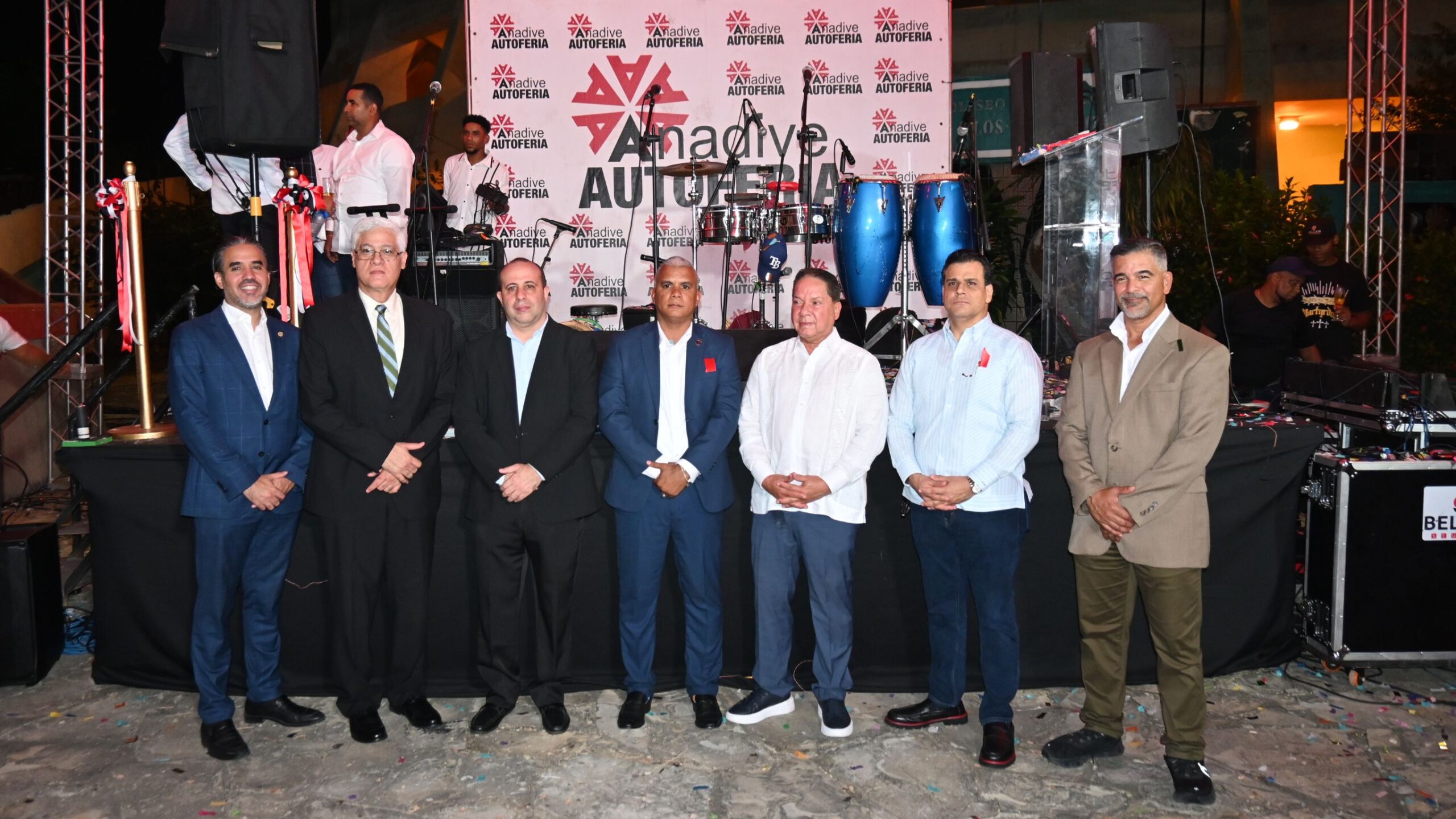 Banco Confisa participa en la Autoferia “Monta a Papá en Grandes Ligas” con Anadive 2025