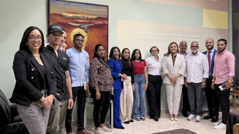 Confisa impulsa la cultura de cumplimiento en el sector automotriz con taller especializado