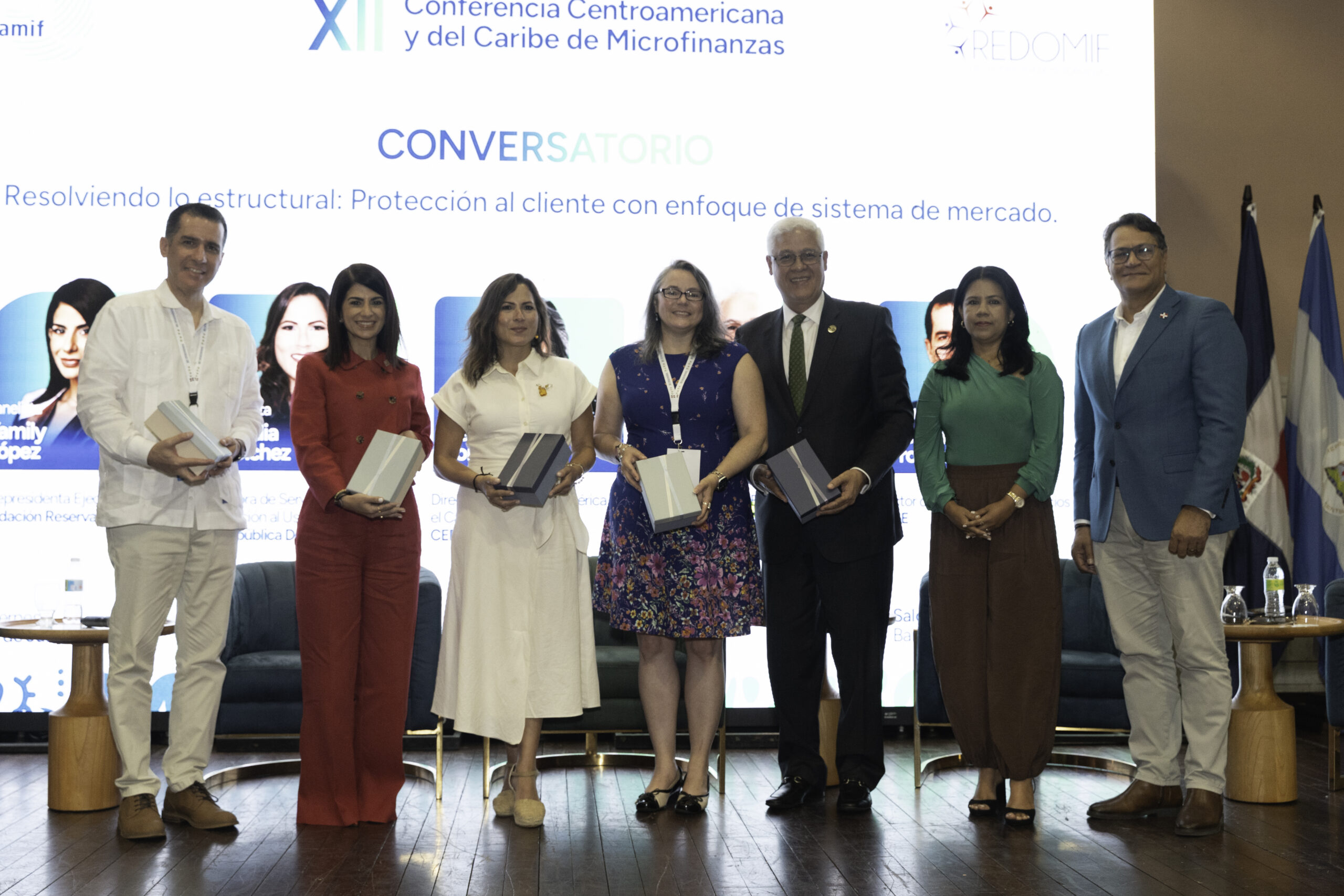 Confisa participa en conversatorio sobre protección al cliente en la XII Conferencia Centroamericana y del Caribe de Microfinanzas