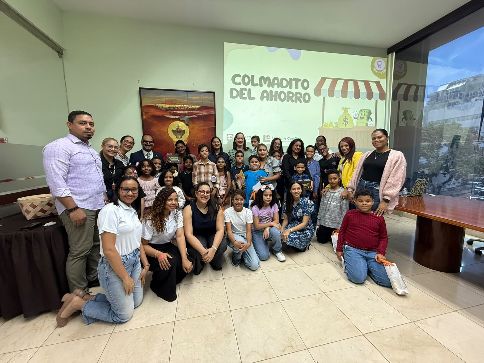 Banco Confisa y Leasing Confisa fortalecen la educación financiera de hijos de colaboradores